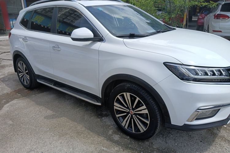 Used Roewe RX5 2019 20T Two-Wheel Drive Automatic 4G Connected Platinum Edition Front Right 45 Deg