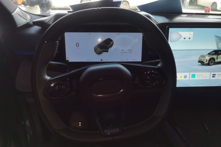 Used Lynk & Co 08 EM-P 2025 220 km All-Wheel-Drive Performance Halo
