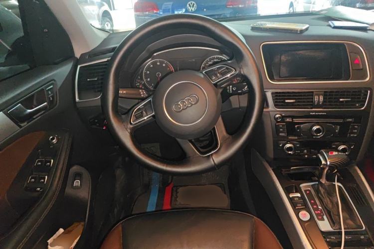 Used Audi Q5 2018 Collector's Edition 40 TFSI Technology Model
