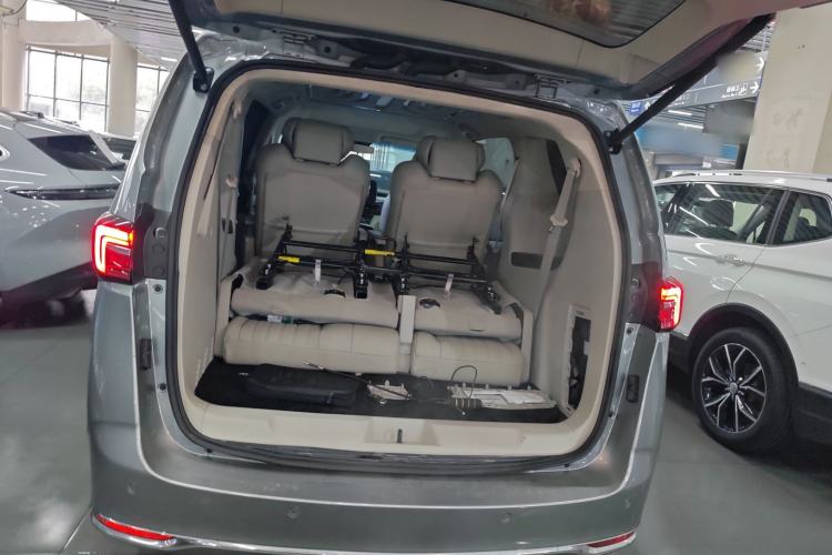 Used Buick GL8 2023 Land Executive Class Comfort Model