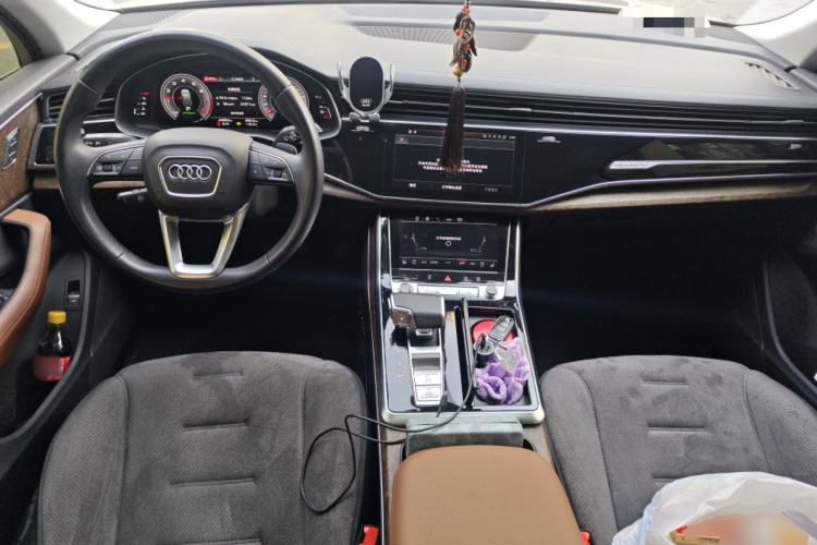 Used Audi Q7 2023 45 TFSI quattro S line Sport model Center Console
