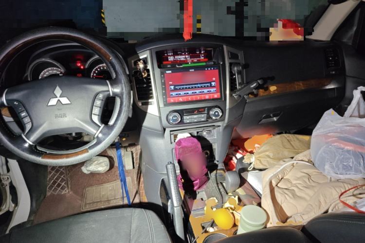 Used Mitsubishi Pajero 2016 3.0L Automatic Prestige Version China V Standard Center Console