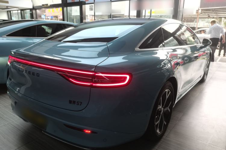 Used Hima Luxeed S7 2025 705 km Pro
