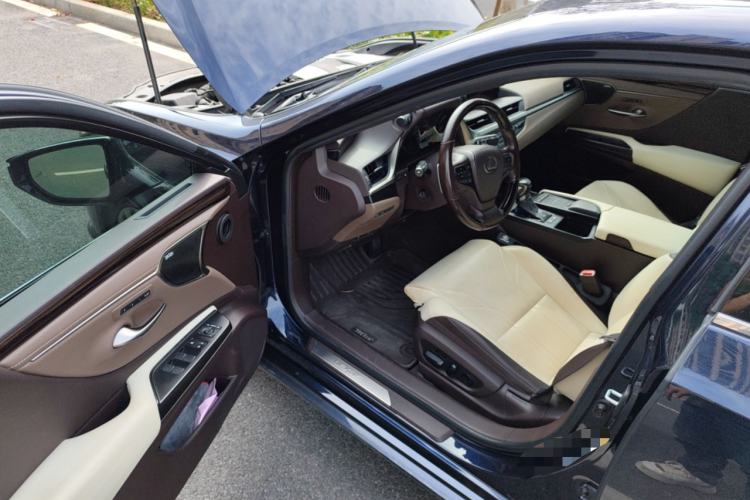 Used Lexus ES 2018 300h Executive Version China V Standard
