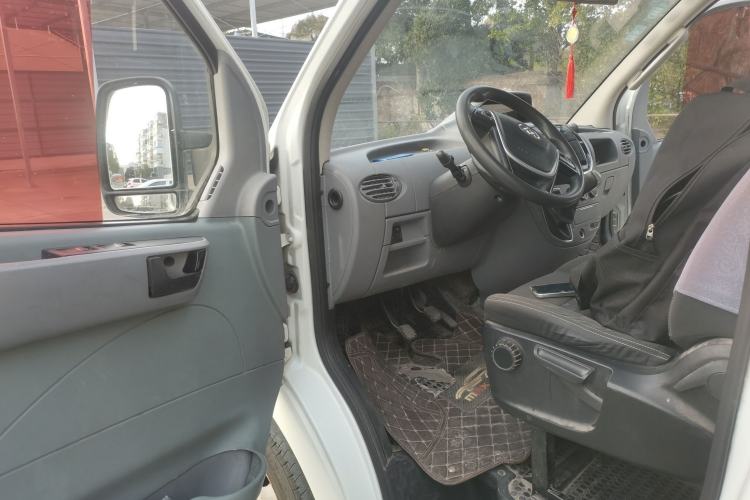 Used SAIC MAXUS Xintu V80 2018 2.5T 6-Speed Manual Aoyuntong Short Wheelbase Mid-Height 5-6 Seater