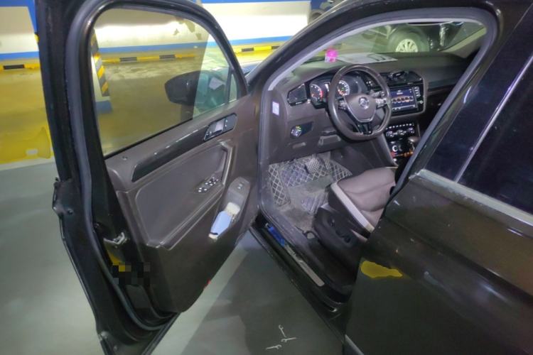 Used Volkswagen Tiguan L 2017 380TSI Automatic All-Wheel-Drive Luxury Edition Driver Seat