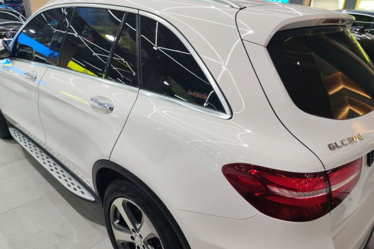 Used Mercedes-Benz GLC 2017 GLC 260 4MATIC Luxury Model Exterior 2