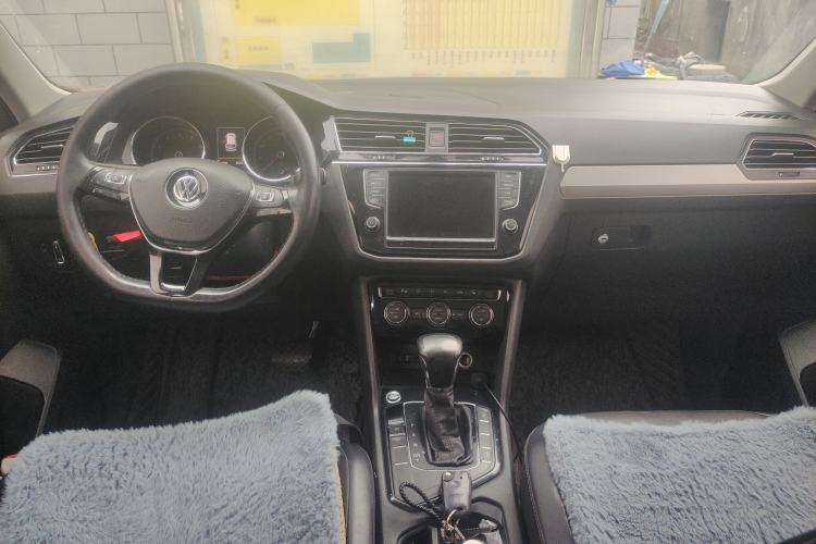 Used Volkswagen Tiguan L 2018 330TSI Automatic Two-Wheel Drive Luxury Edition Center Console