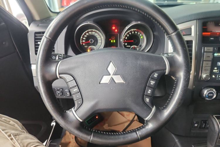 Used Mitsubishi Pajero 2015 3.0L Automatic Elite Plus Version China V Standard
