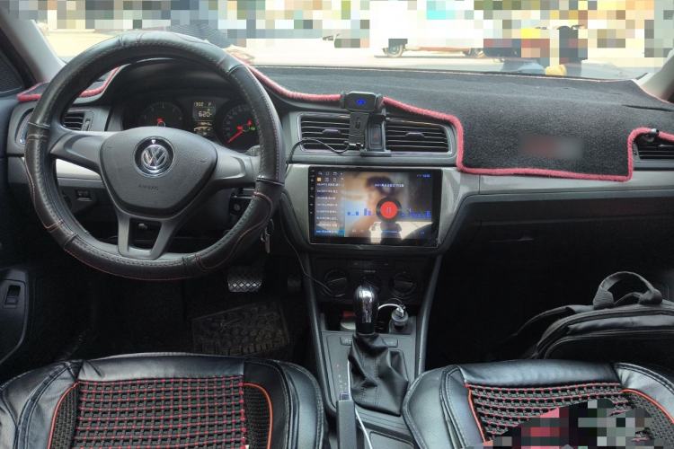 Used Volkswagen Lavida 2017 1.6L Automatic Fashion Edition Center Console