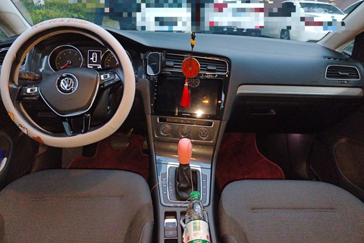 Used Volkswagen Golf 2018 230TSI Automatic Comfort Model Center Console