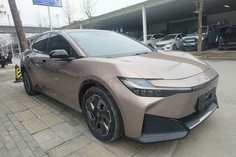 Used Toyota bZ3 2023 616 km Long-Range Premium
