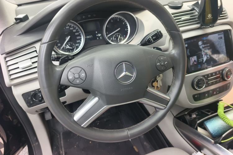Used Mercedes-Benz R-Class 2011 R 300 L Business Model Steering Wheel