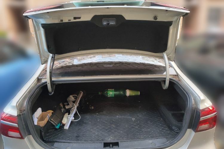 Used Roewe i6 New Energy 2017 45T Hybrid Connect & Smart Enjoyment Edition Trunk