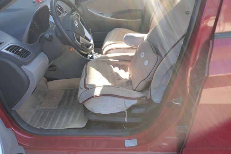 Used Hyundai Verna (older generation) 2010 Sedan 1.4L Automatic Luxury GLS Trim Left Front Seat