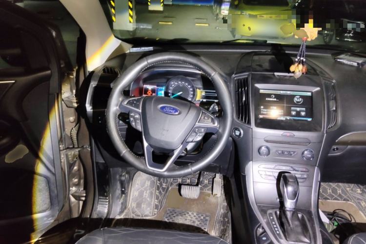 Used Ford Edge 2015 2.0T GTDi Two-Wheel-Drive High-Line Version