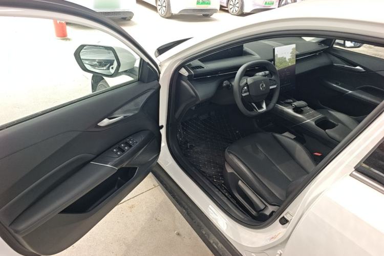 Used CHANGAN Eado 2025 Blue Whale 1.5T 500Bar Prestige Model
