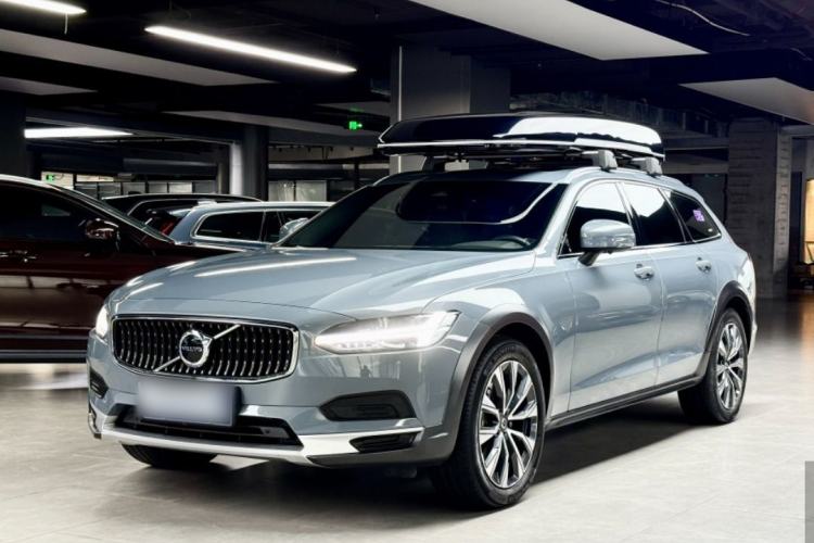 Used Volvo V90 2022 Cross Country B5 AWD Smart Range Edition
