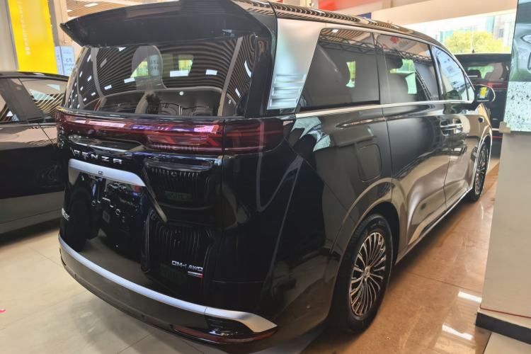 Used Denza D9 2025 DM-i Intelligent Drive 1020 Four-Wheel Drive Flagship Model