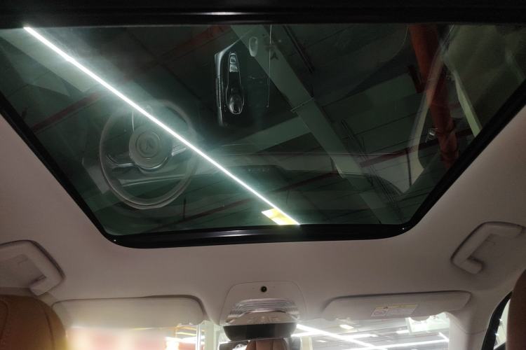 Used VOYAH FREE 2023 Four-Wheel Drive Extended-Range Model with Ultra-Long Range Headliner