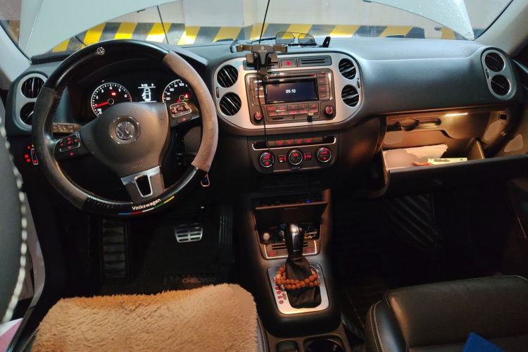 Used Volkswagen Tiguan 2017 300TSI Automatic Two-Wheel Drive Silk Road Comfort Edition Center Console