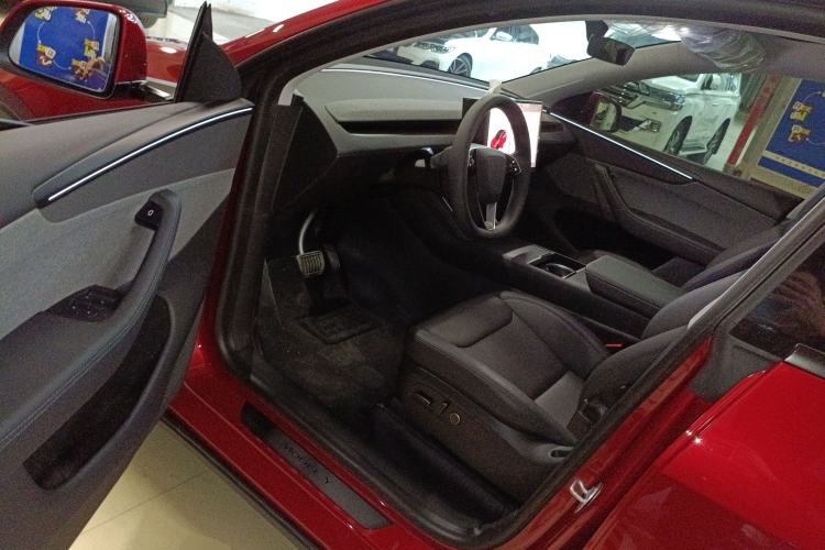 Used Tesla Model Y 2025 Rear-Wheel-Drive Version
