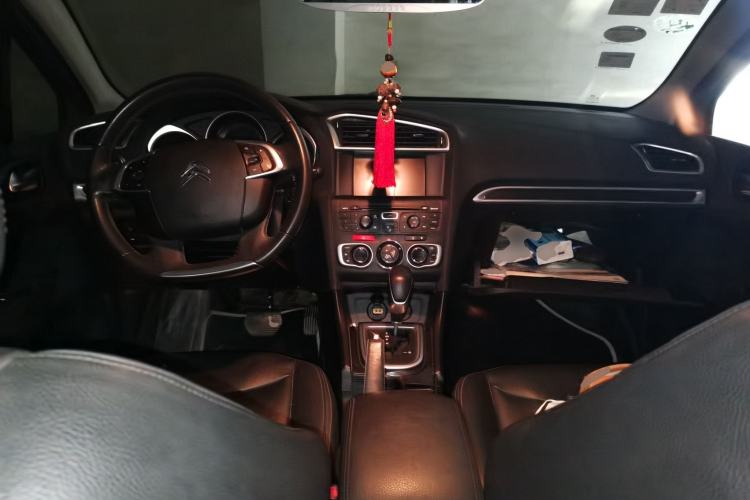 Used Citroen C4L 2013 1.8L Automatic Jingzhi Edition Center Console