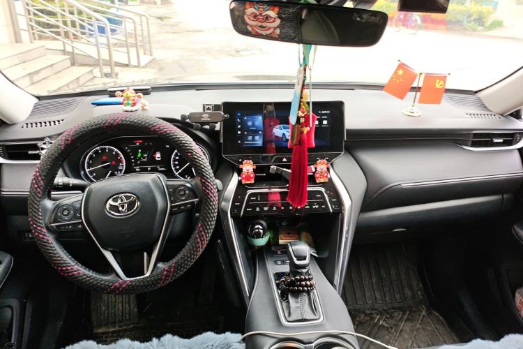 Used Toyota Venza 2023 2.0L CVT Two-Wheel Drive Luxury Edition Center Console