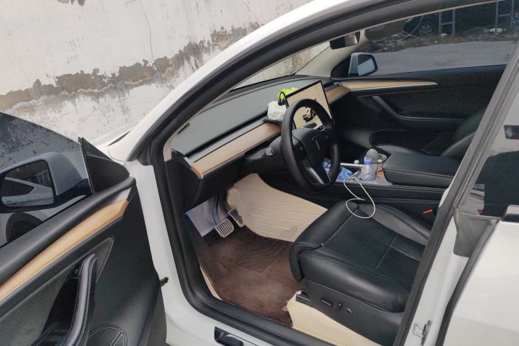 Used Tesla Model Y 2022 Long-Range All-Wheel-Drive Version