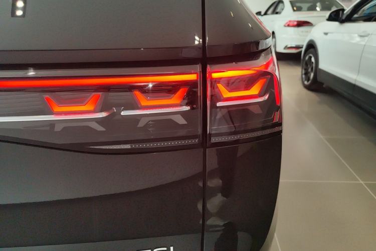 Used Volkswagen Tavendor 2023 380TSI Four-Wheel Drive R-Line Cruise Edition Right Rear Taillight