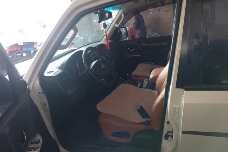 Used Mitsubishi Pajero 2016 3.0L Automatic Standard Version China V Standard