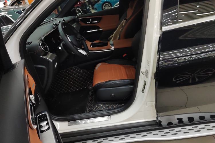 Used Mercedes-Benz GLC 2023 GLC 260 L 4MATIC Dynamic Edition 5-seater
