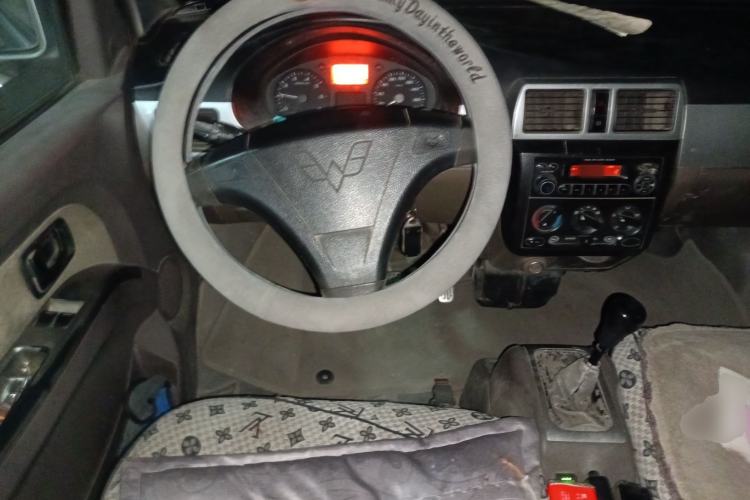 Used Wuling Rongguang 2011 1.2L Base Version
