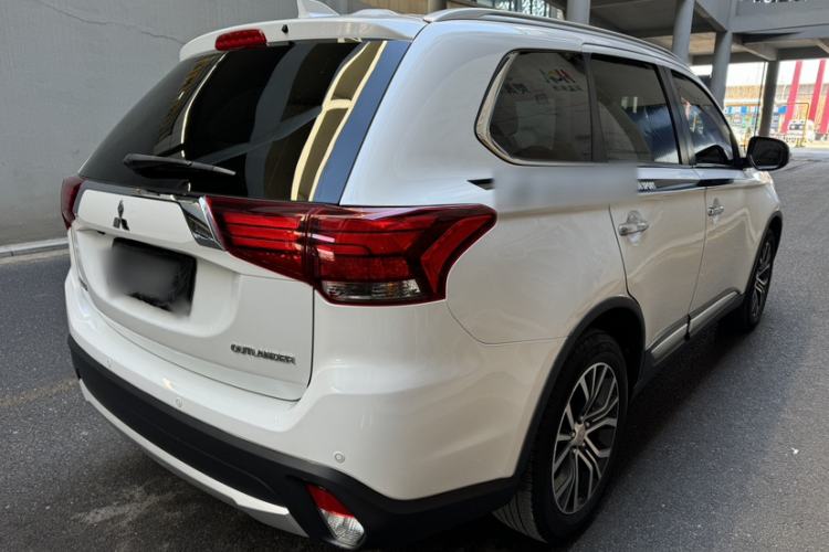 Used Mitsubishi Outlander 2018 2.4L 4x4 Luxury Edition 7-Seater