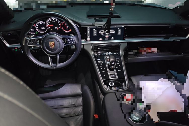 Used Porsche Panamera 2017 Panamera 4 Sport Turismo 3.0T Center Console