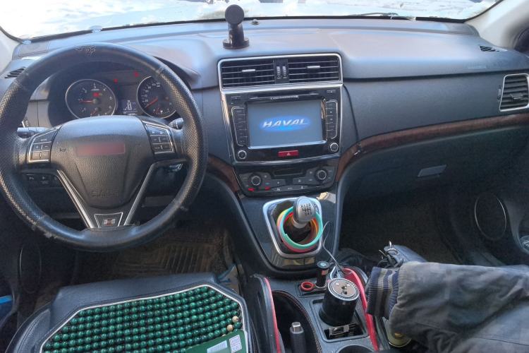 Used Haval H6 2014 Sport Edition 2.0T Diesel Manual Two-Wheel-Drive Elite Model Center Console