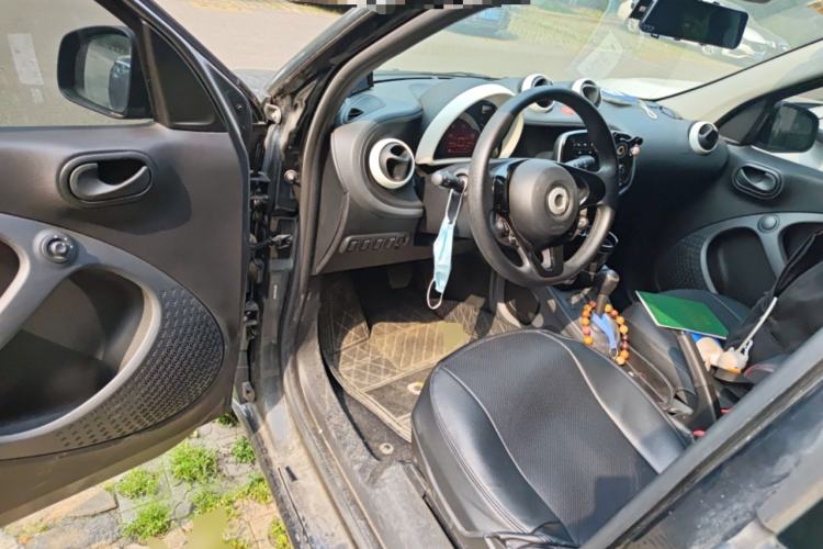 Used smart forfour 2018 1.0L 52 kW Dynamic Edition Driver Seat