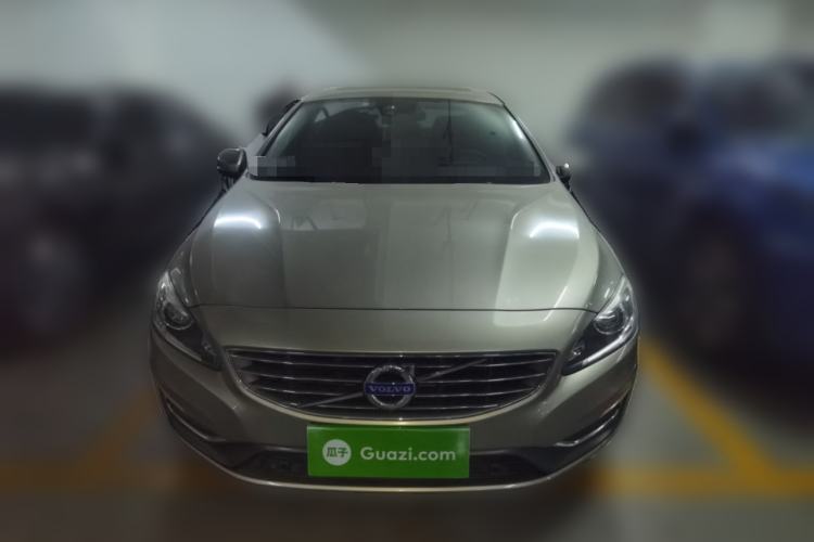 Used Volvo S60 2015 S60L 2.0T Zhiyuan Edition
