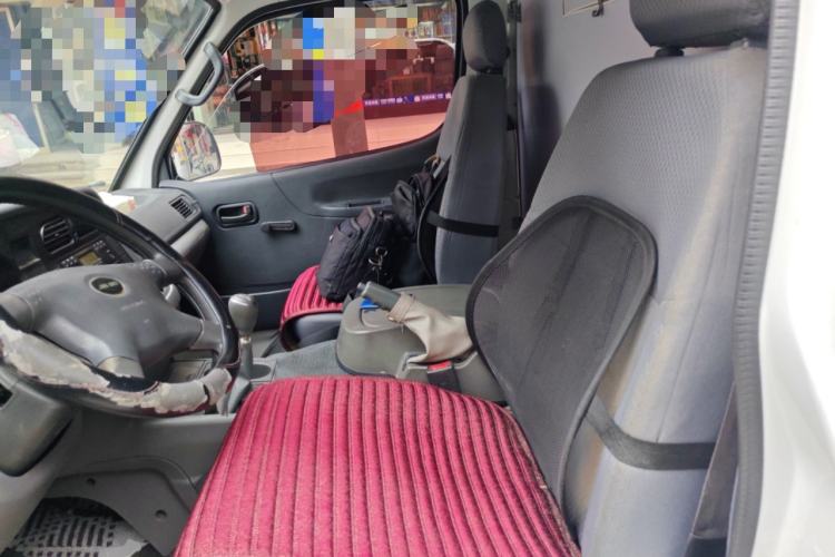 Used Jinbei Hiace 2018 2.0L Fifth-Generation Box Truck Standard Roof 2 Seats 4G21C
