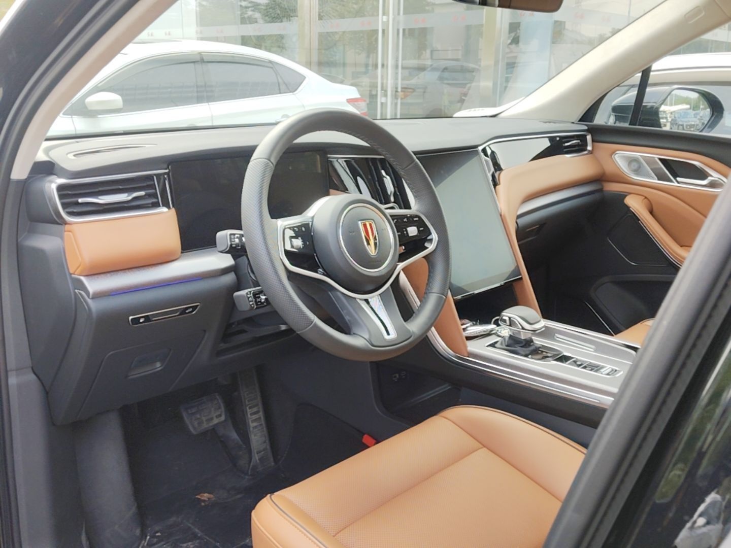Hongqi HS7 PHEV 2025 Model 2.0T PHEV Four-Wheel Drive 2 Million Units Commemorative Edition 6-Seater — снимка 12