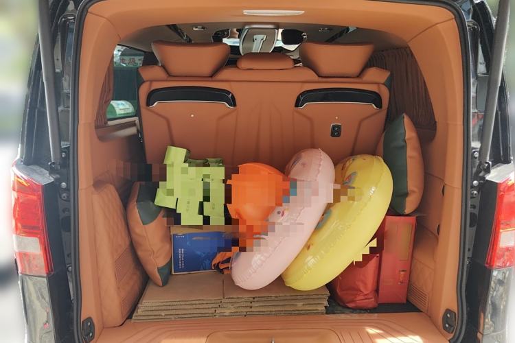 Used Mercedes-Benz Vito 2023 2.0T Elite Version 7 Seats Trunk