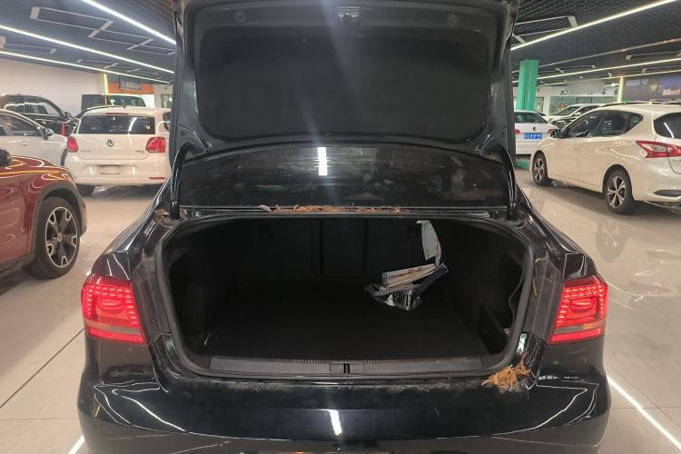 Used Volkswagen Magotan 2013 1.8TSI Luxury Model Trunk