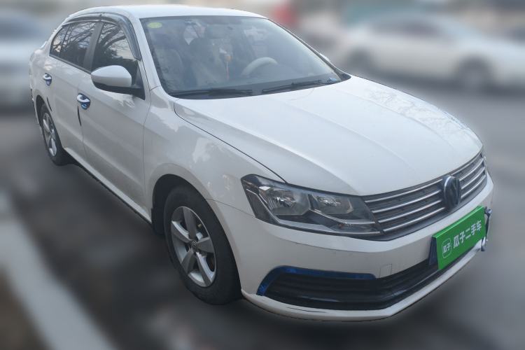 Used Volkswagen Lavida 2015 1.6L Manual Fashion Edition Front Right 45 Deg