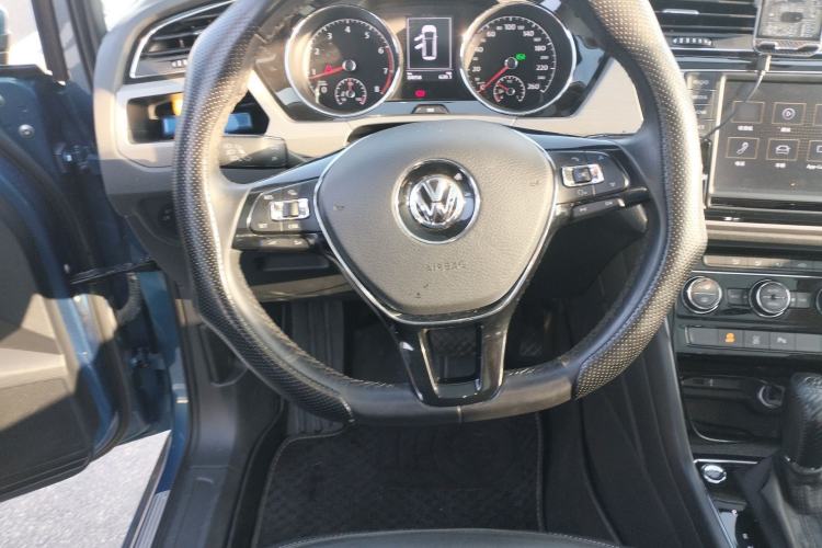 Used Volkswagen Touran 2018 Volkswagen Touran L 280TSI DSG Comfort Edition 6-seater Steering Wheel