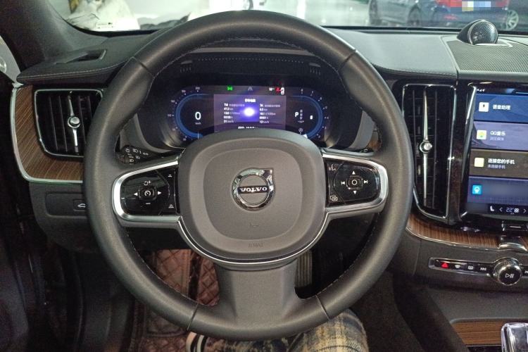 Used Volvo XC60 2023 B5 4x4 Smart Luxury Edition Steering Wheel