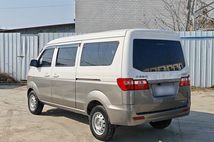 Used Jinbei Hiace X30 2023 1.5L Wealthy-Style Passenger Van 5/6/7-Seater Non-Air-Conditioned Version SWC15M