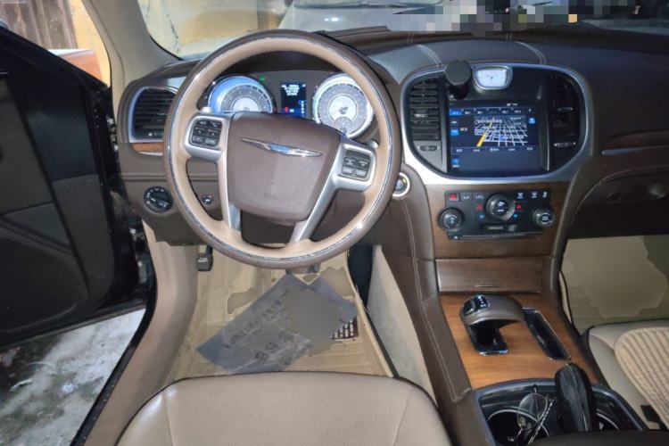 Used Chrysler 300C 2012 3.6L Luxury Edition