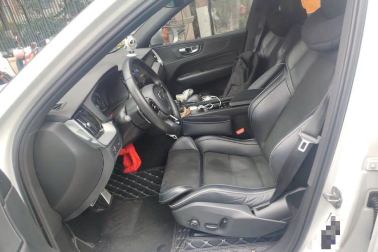 Used Volvo XC60 2019 T5 4x4 Smart & Dynamic Sport Edition China VI Standard