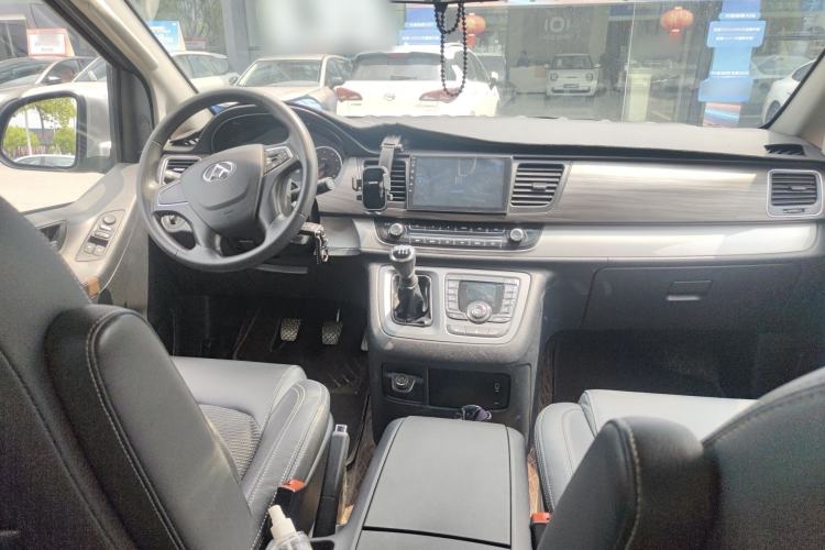 Used SAIC MAXUS G10 2018 PLUS 2.0T Manual Elite Edition Center Console