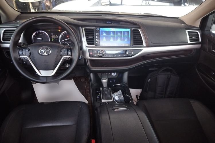 Used Toyota Highlander 2018 2.0T Four-Wheel Drive Luxury Version 7 Seats China VI Standard Center Console